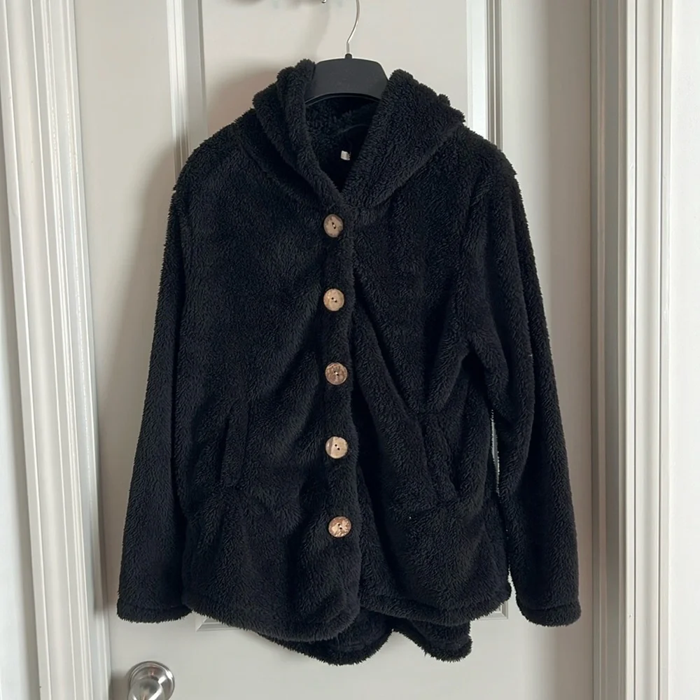 NWOT Lightweight hooded fleece with buttons